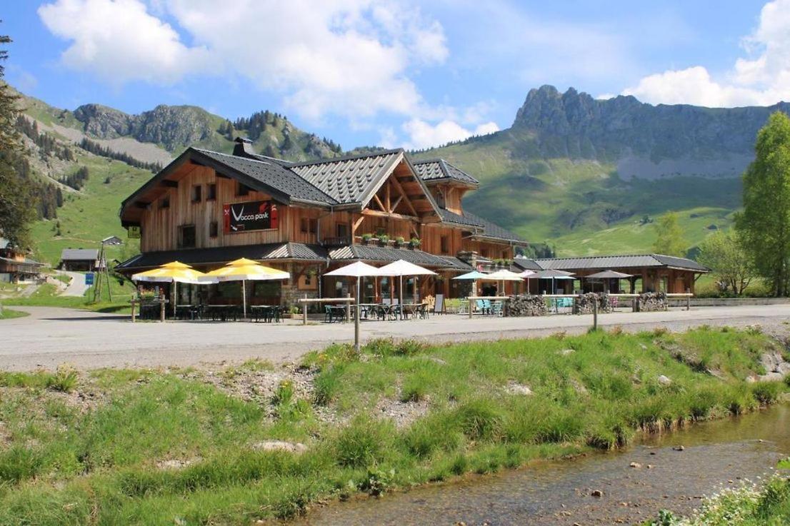 Les Roches 1500 Hotel Mieussy Exterior photo