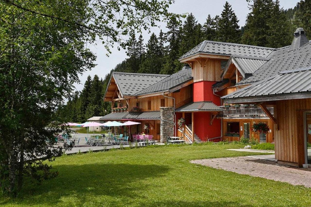 Les Roches 1500 Hotel Mieussy Exterior photo